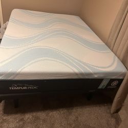 Tempurpedic Mattress  Probreeze Medium Hybrid 