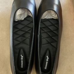 Women’s Black Non-Slip Dress Shoes- New In Box