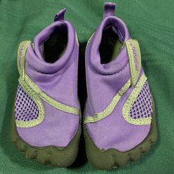 Fresko toddler girls size 7 purple swim shoes - worn once like new 