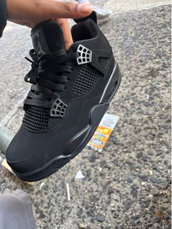 SIZE 7.5 BLACK CAT JORDAN 4’s