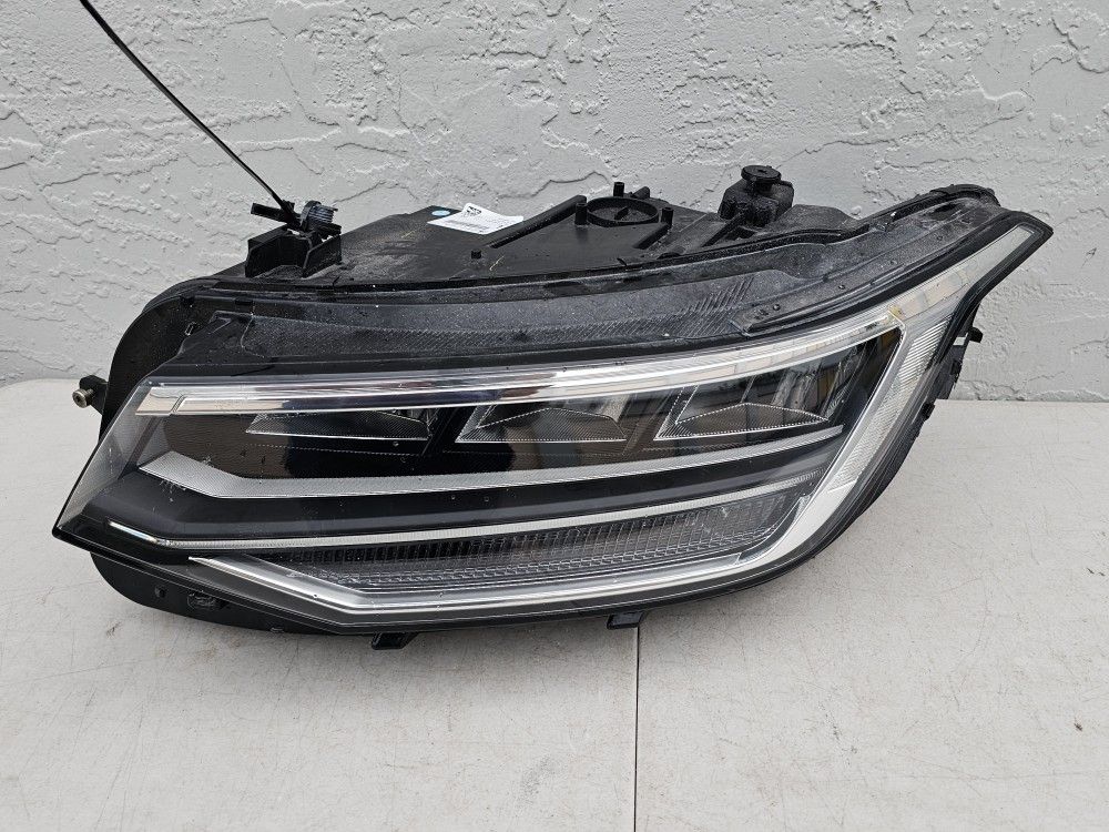 Volkswagen Tiguan Headlight