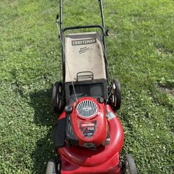 Craftsman Lawn mower With Bag 1 pull