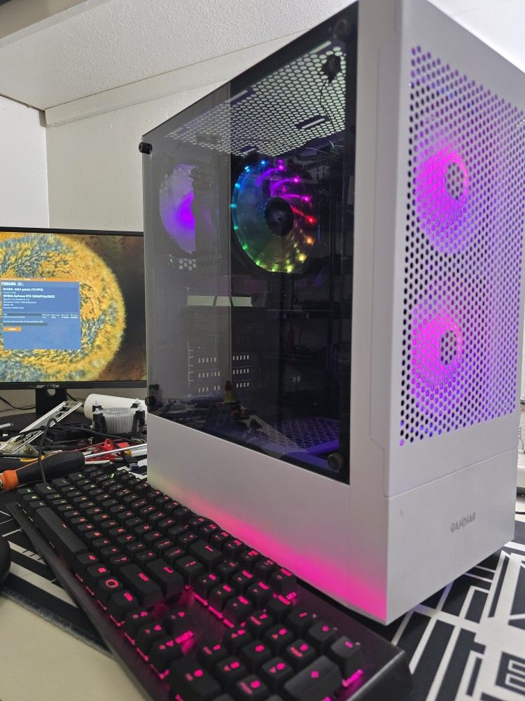 Gaming pc intel i7-7700k, rtx 3050 8 gb, 16 gb ram, nvme, hdd, wifi, keyboard and mouse