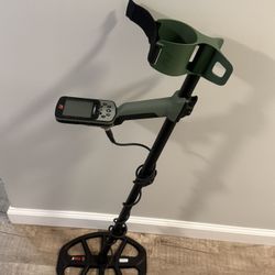 MINELAB X-Terra Pro Metal Detector
