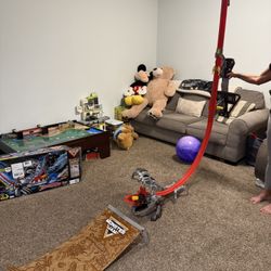 Monster Jam Thunderroarus Drop