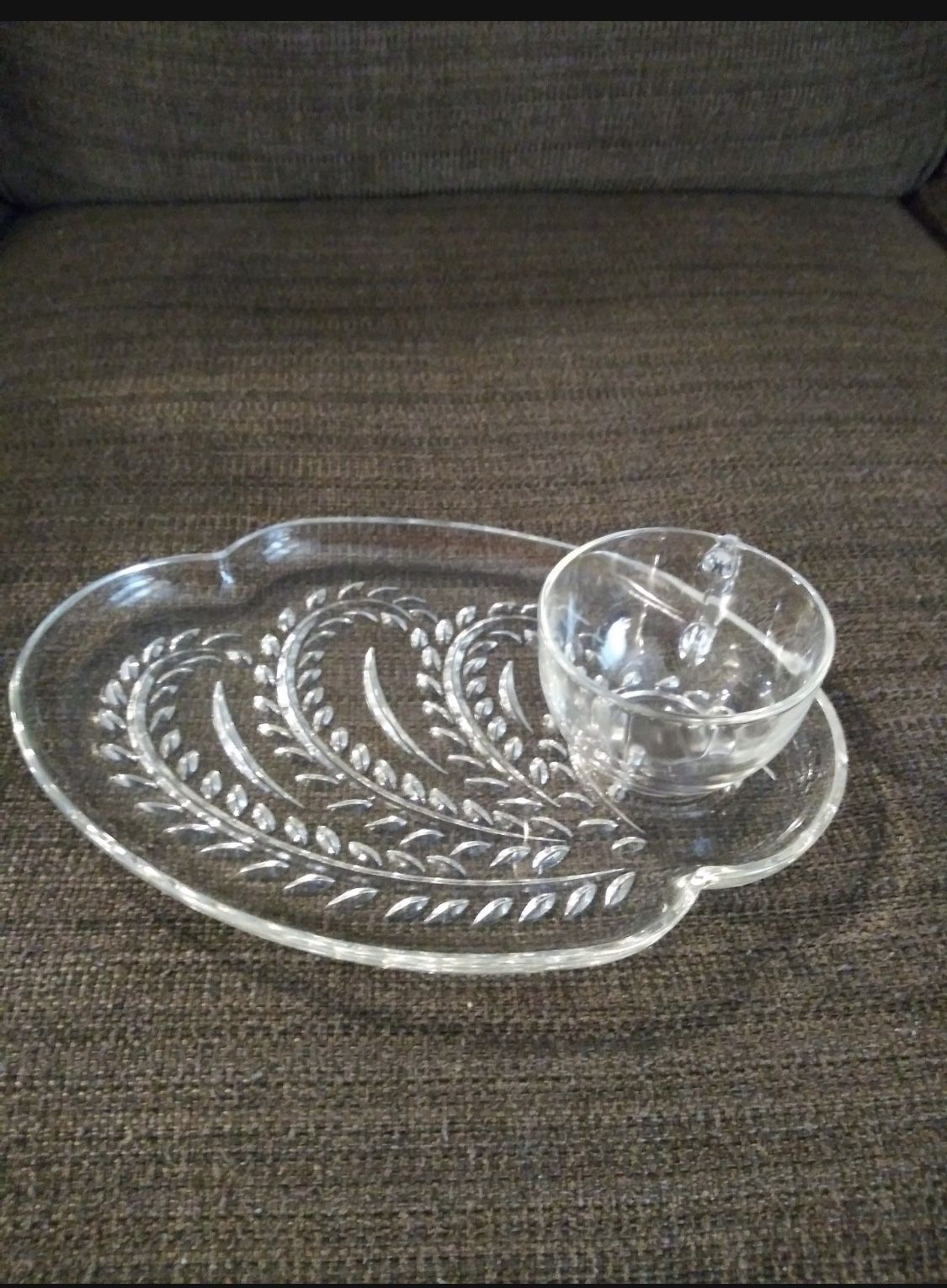 Federal glass Homestead Pattern Dish/Glass Set
