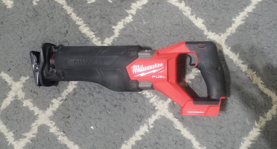 Milwaukee M18 FUEL SAW ZALL LIKE NEW $100