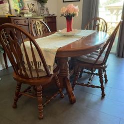 Beautiful 4 Chair- Oval Table 