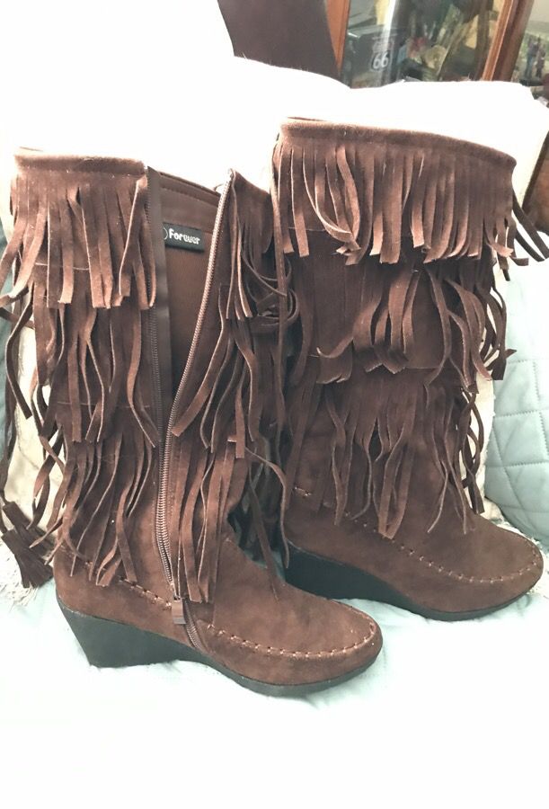Brn leather boots w fringe