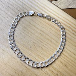 Sterling silver bracelet   size 9  6.9mm 9.1g