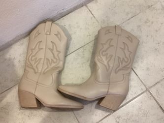 Size 9 western boots
