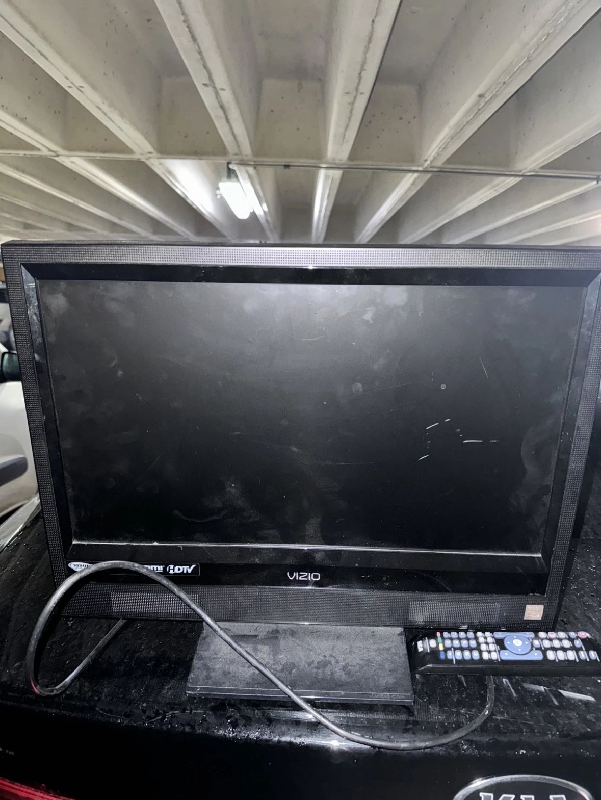 Vizio VO22L 22 Inch 1080 LCD HDTV Flat Screen TV HDMI GAMING KITCHEN with remote