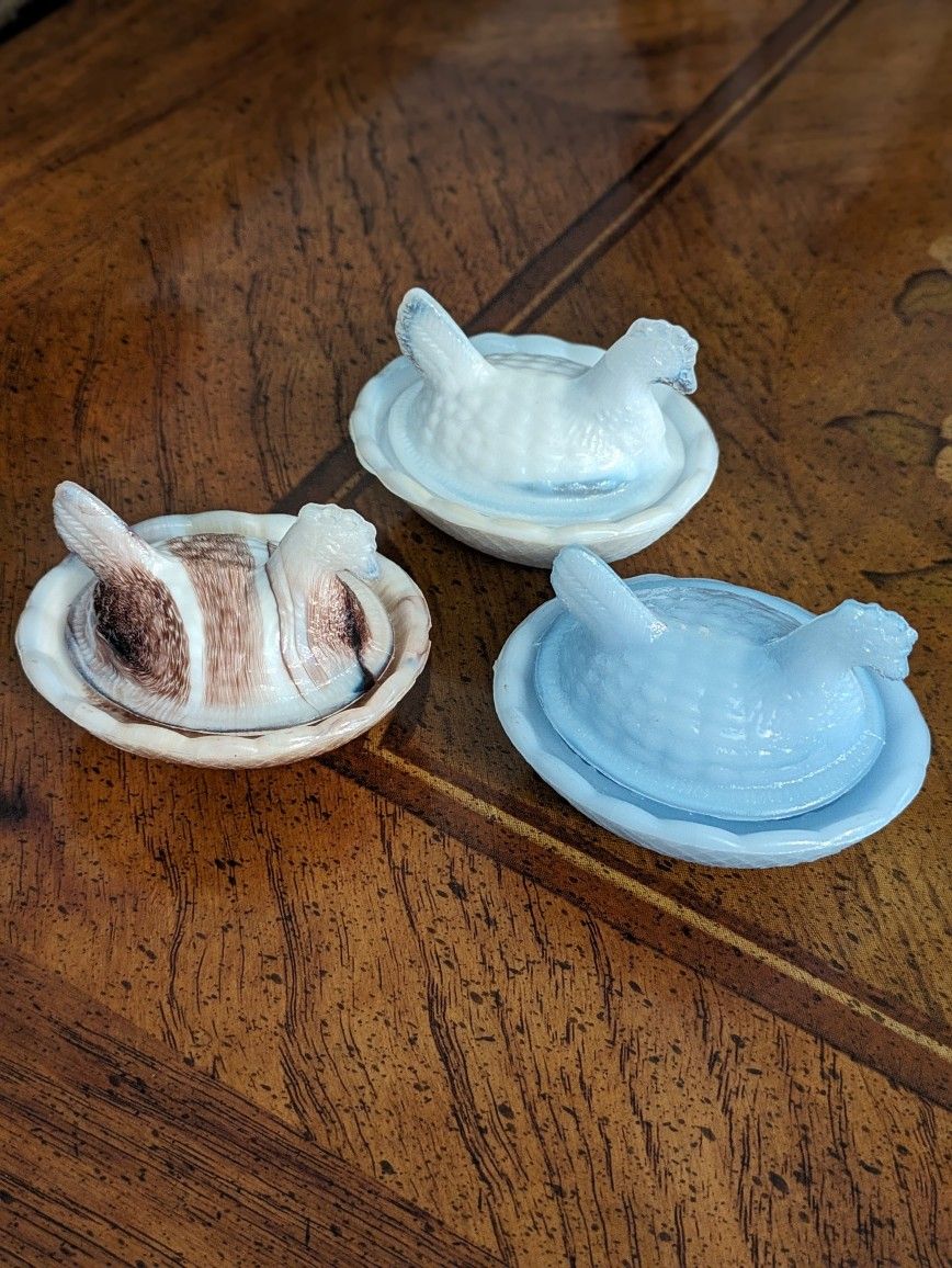 Vintage Mini Nesting Hen Salt Cellars~Beautiful Slag Glass~$15 Each Or 3 for $40