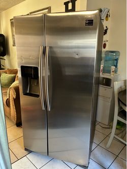 Se vende refrigerador Samsung de 2 puertas  usado stainless Steel