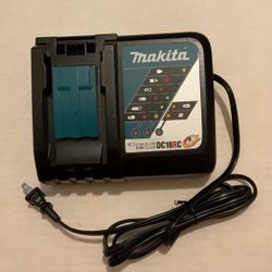 Brand New Makita 18 Volts Fast Charger.       50 Firm on Price.       50 Firme en Precio.