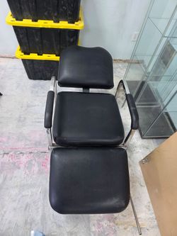 Salon hair was chair.