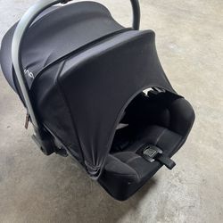 NUNA INFANT CAR SEAT 
