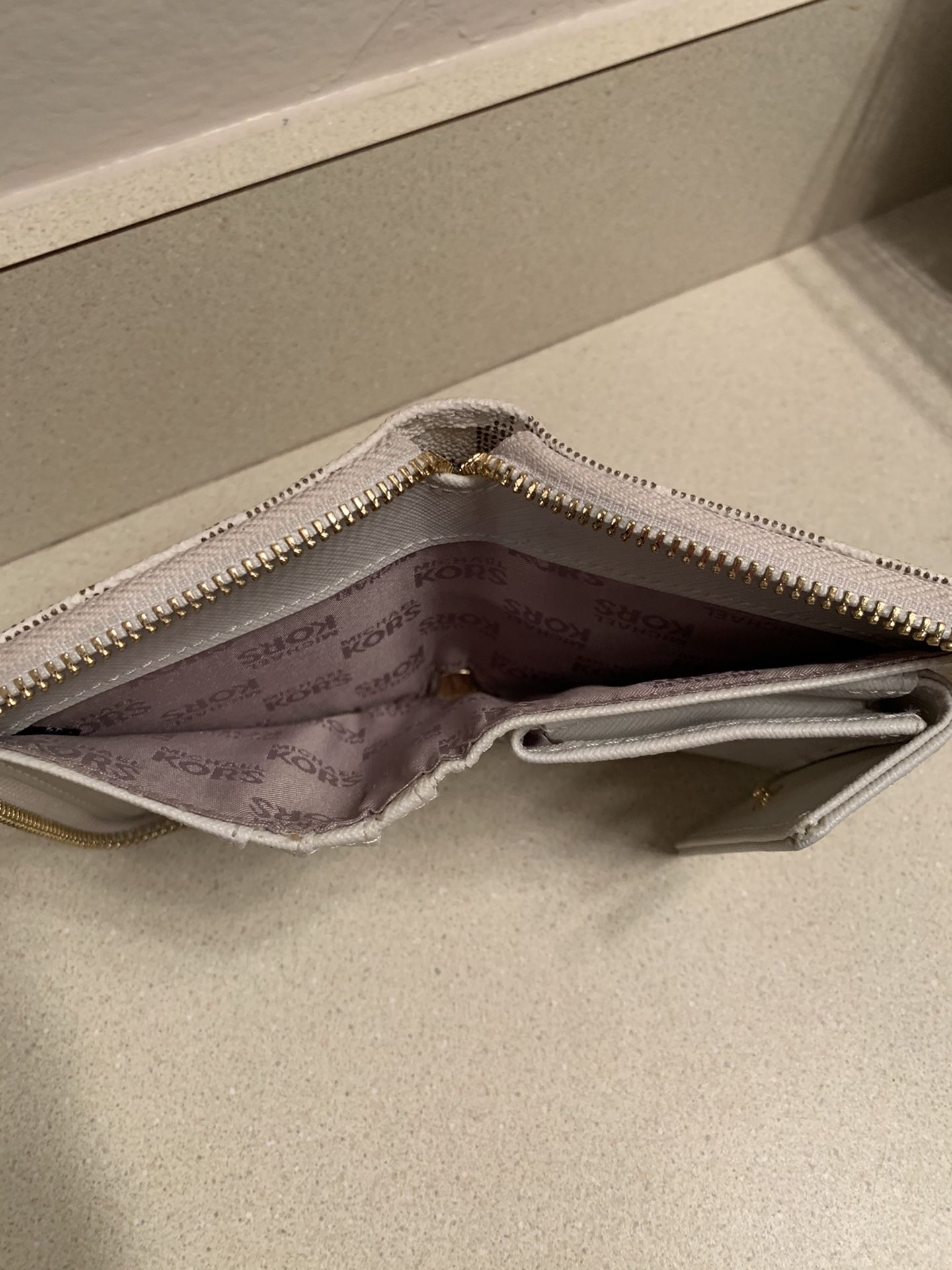 Michael Kors Wallet (Womens)