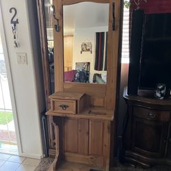 Wood umbrella vanity