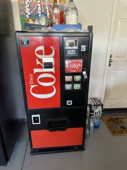 Coca Cola Vintage Vending Machine (3 MONTH WARRANTY)