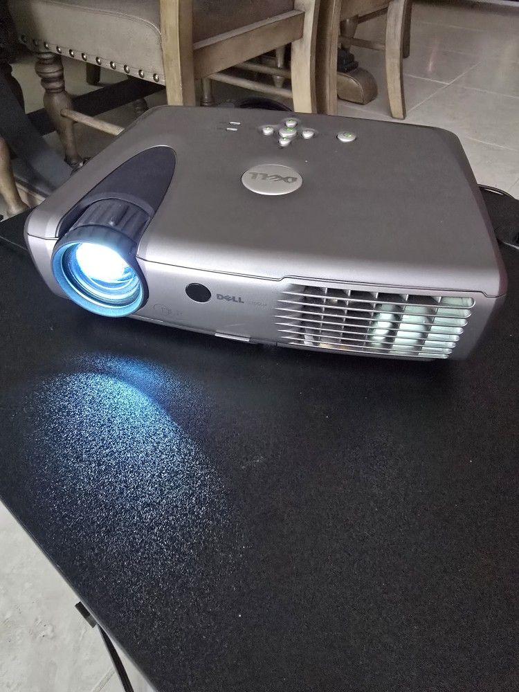 DELL MINI PROJECTOR MP3200 DLP Projector With Free HDMI Adapter
