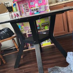 Round Dining table