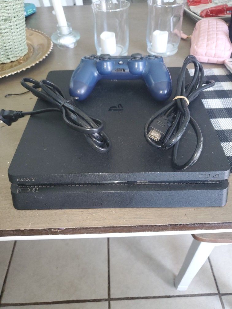 USED PS4 SLIM 1TB...WORKS..FAN A LITTLE LOUD REMOTE BARELY WORKS..TEST IT BEFORE YOU BUY IT..AVAILABLE FOR FAIR OFFERS...