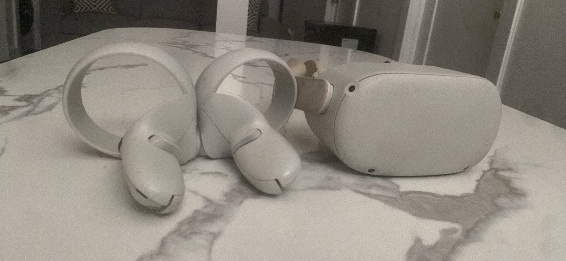Brand New 1 week old oculus quest 2 headset great condition