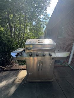 Gas Grill With Mangrate
