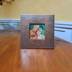 Picture frame 3 1/2 in picture 