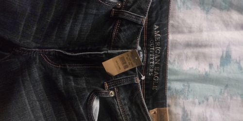 AMERICAN EAGLE OUTFITTERS