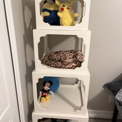 Tiered stacking shelf