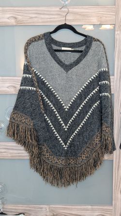 Beautiful Shawl Sweater Knit Poncho Navajo Ladies Gray Dreamers Fringe