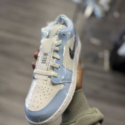Sz 6.5Y | NEW | 2022 Jordan 1 Low Ice Blue Black (GS)