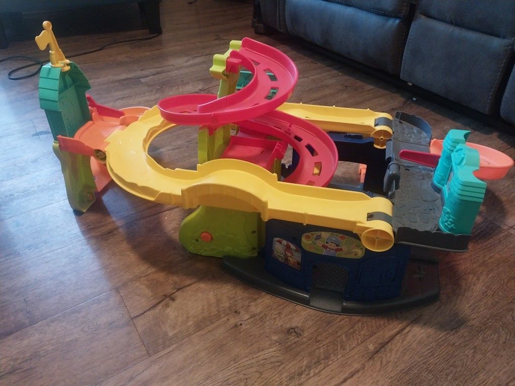 FISHER PRICE SIT AND STAND SKYWAY CAR RACEWAY
