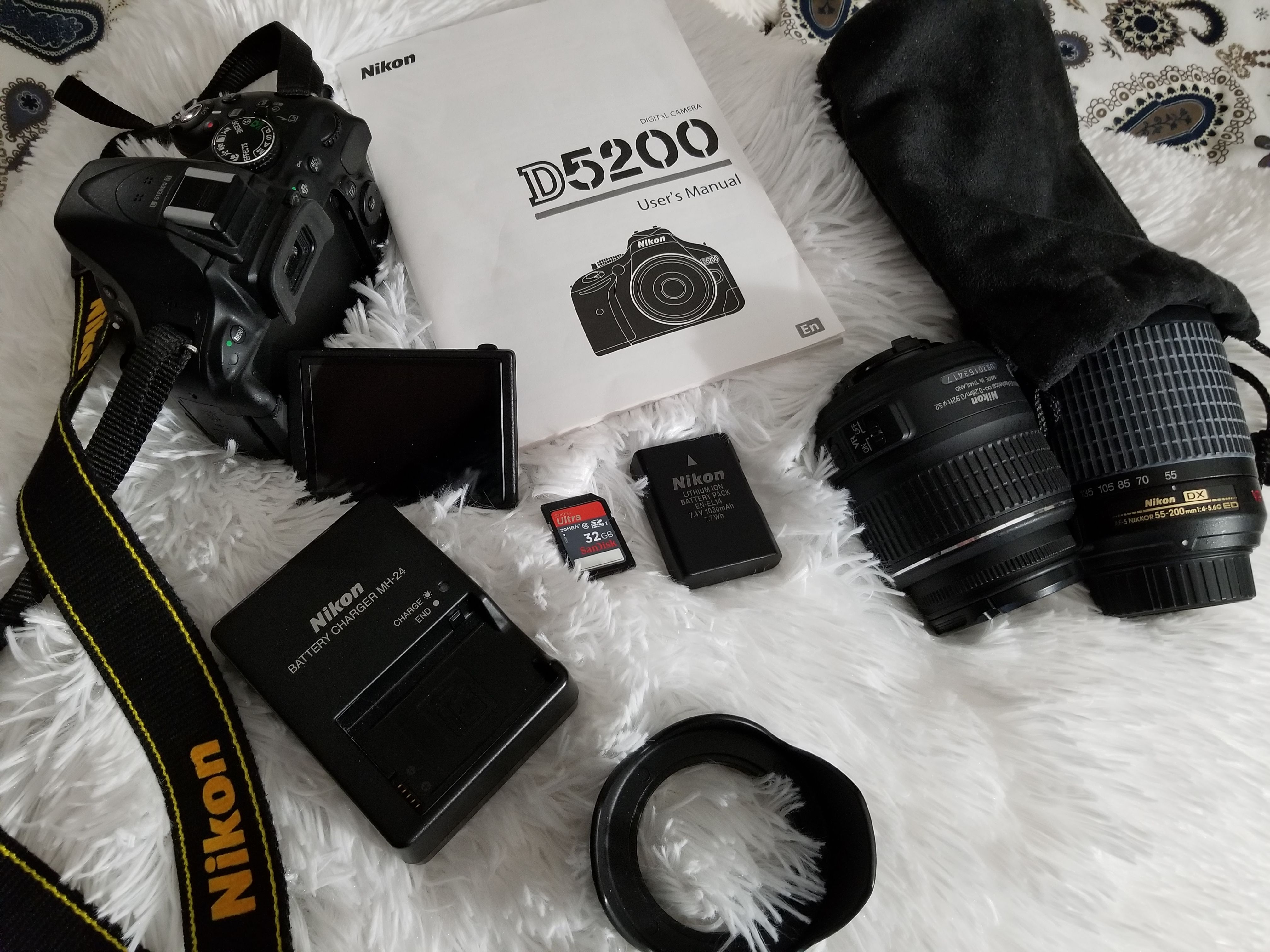 Camera Nikon D5200 (2 lenses)