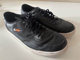 Nike mens shoes   Size 11.