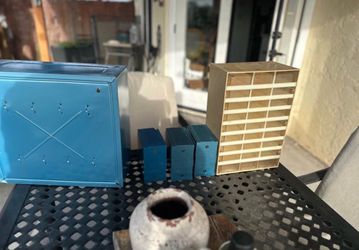 Plastic parts and fastener containers