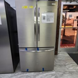 FRIDGIDAIRE  STANDARD  DEPTH REFRIGERATOR  WITH ICE MAKER 1 YEAR WARRANTY/1AÑO DE GARANTIA POR ESCRITO 