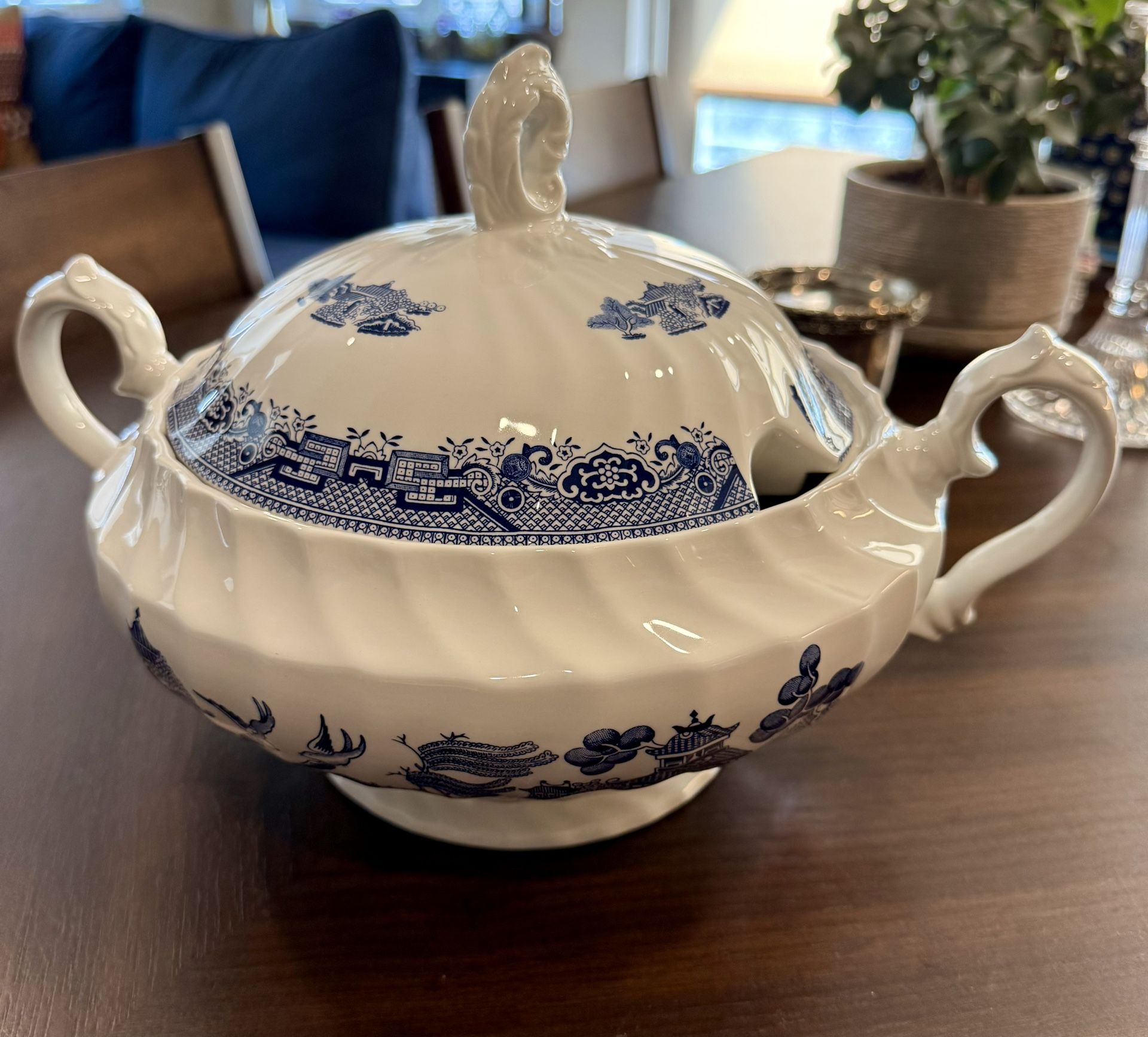 Wessex Collection Blue Willow Soup Tureen w/ Lid
