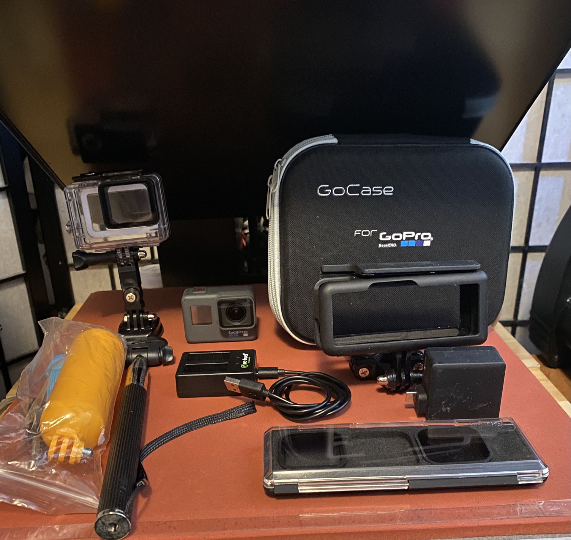 GoPro Hero 6 Come With Xtras Comes With 128gb SD Card
