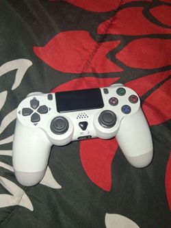Ps4 controller in good condition almost new