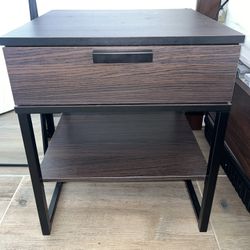 2 Side Tables