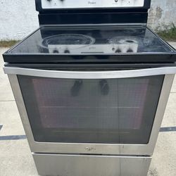 Whirlpool over.  Used.  Stove top works.  Oven has problems getting up to temp.  3 prong plug.  
