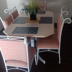 6 Pc. Dining Table!!