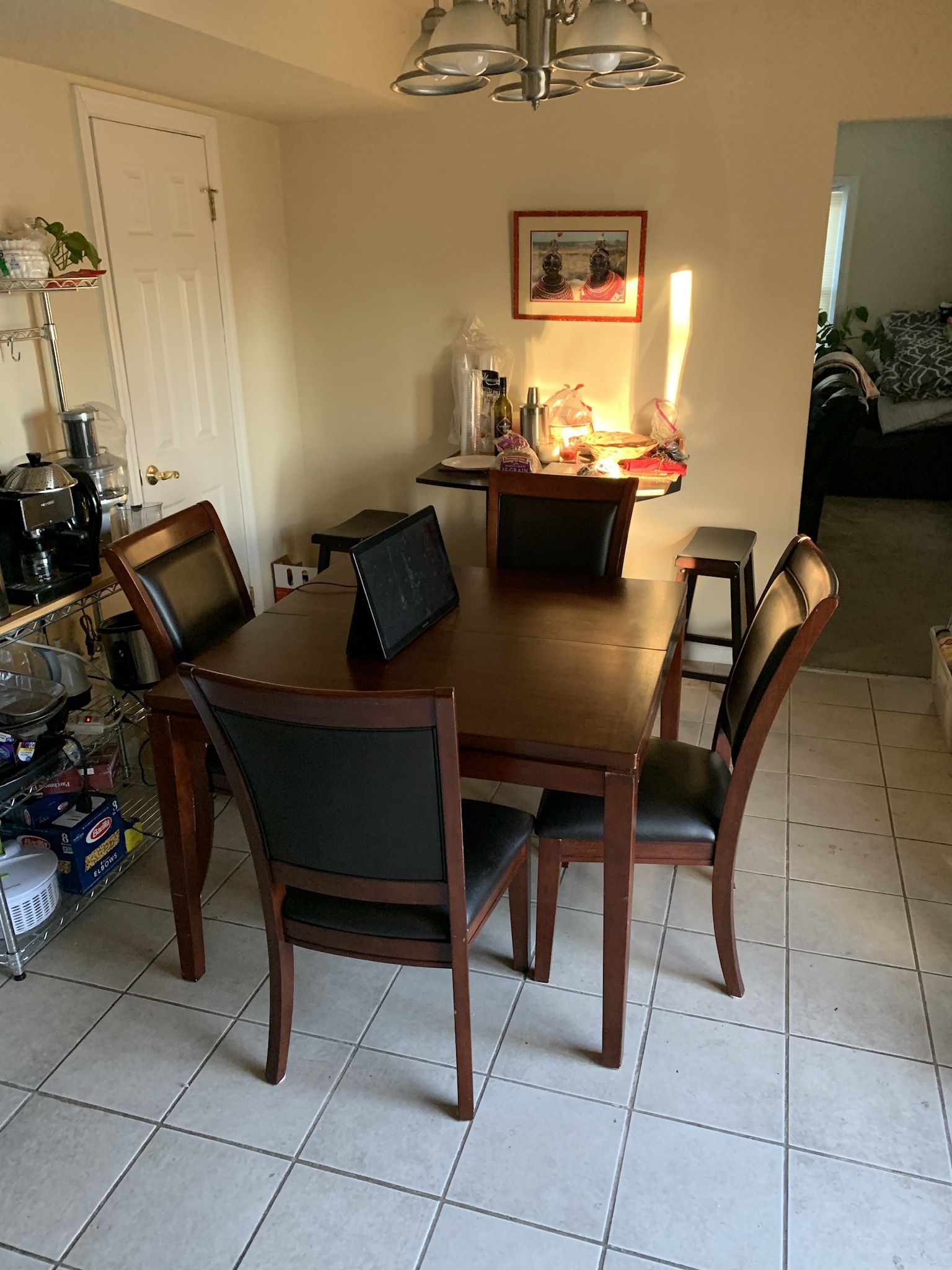 Kitchen Table w/4 Chairs
