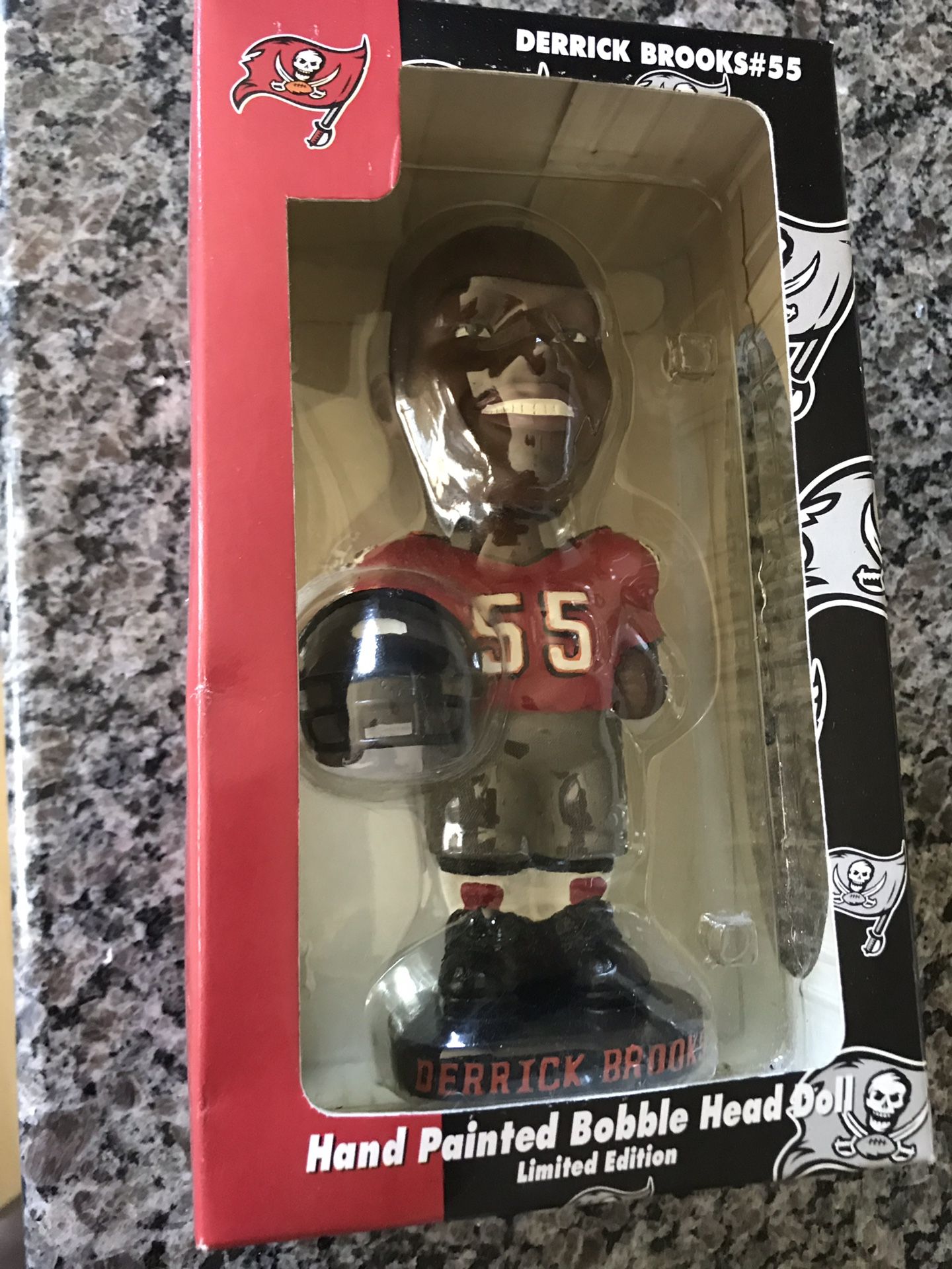 2002 Super Bowl collectible winning Buccaneer bobble head (Derrick Brooks)