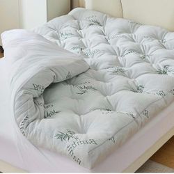 Memory foam mattress topper (full)