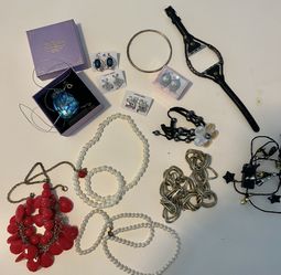 Costume Jewelery - Great Shape!