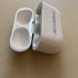 AirPods Case Itself 
